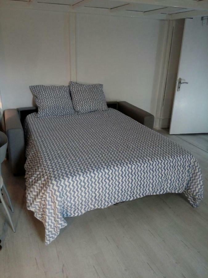 Condonice Buitenkant foto
